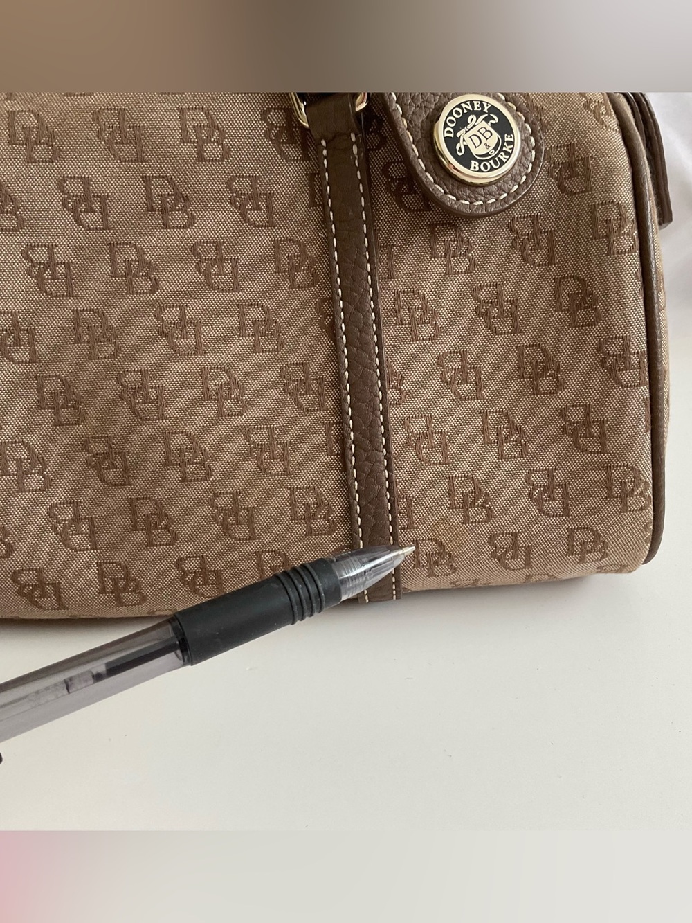 VINTAGE DOONEY & BOURKE BARREL BAG - Picture 13 of 16